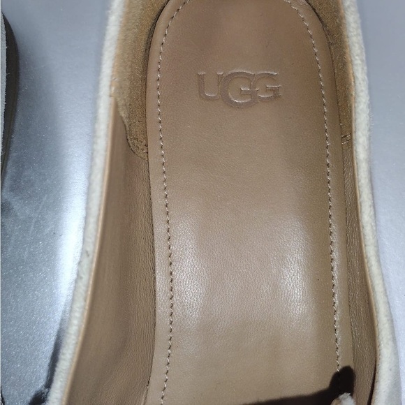 Ugg  Women’s Tan Loafers size 8 pre owned Exellent condition main image 9